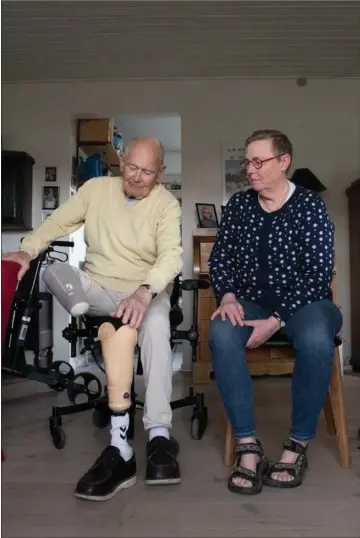  ?? ?? Tage Andersen på 85 år fik amputeret benet for tre år siden, og han og hustruen, Anne
Ehlers, frygter, at amputation­en kunne have vaeret undgået.
Foto: Mads Andreas Frost