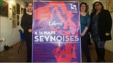  ?? (Photo Ma. D.) ?? Bouchra Reano, Nora Boujemaoui-Kabache et Dominique Marechal (de gauche à droite) aux manettes de cette semaine internatio­nale des droits des femmes.