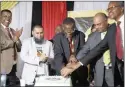  ??  ?? Buthelezi and IFP members cut the cake to celebrate the new Chatsworth branch.