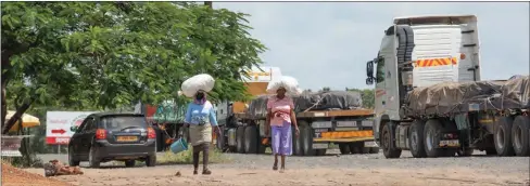  ?? PIC:THALEFANG CHARLES ?? Just ordinary people: Villagers in Pandamaten­ga go on their daily business