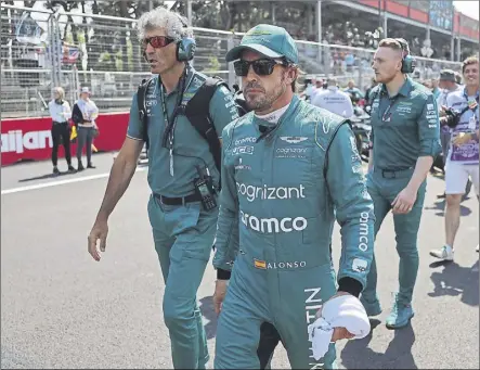  ?? Foto: efe ?? Fernando Alonso, en la parrilla de salida de la carrera del domingo en Bakú