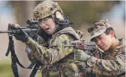  ??  ?? Romanian and US female soldiers training in Romania.