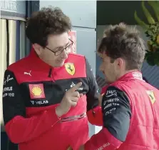  ?? ?? Mattia Binotto e Charles Leclerc a fine gara