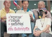  ?? PATIPAT JANTHONG ?? Proponents of the toxic farm chemicals ban gather at the Industry Ministry in October.