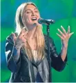  ?? JASON IVESTER, AP ?? Singer/songwriter Julia Michaels has Issues, and she definitely has our attention.