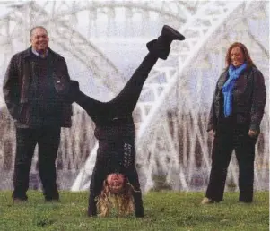  ??  ?? Progressiv­e Conservati­ve MPP Lisa MacLeod’s Chrismas card to her Nepean-Carleton constituen­ts features husband Joe Varner and budding gymnast daughter Victoria, 10, in an Ottawa-area park.