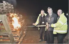  ??  ?? Phil Branston with Mayor of Peterborou­gh Cllr Chris Ash and Mark Wells lighting the bonfire at the 2018 display