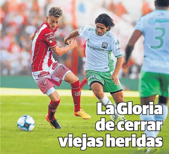  ?? (PEDRO CASTILLO) ?? Un segundo tiempo de alto vuelo. Guido Mainero fue la gran figura de un triunfazo de la Gloria, que se anima a dar batalla.