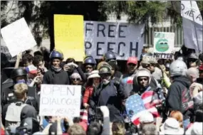  ?? MARCIO JOSE SANCHEZ — THE ASSOCIATED PRESS ?? A crowd gathers around speakers during a rally for free speech Thursday in Berkeley.