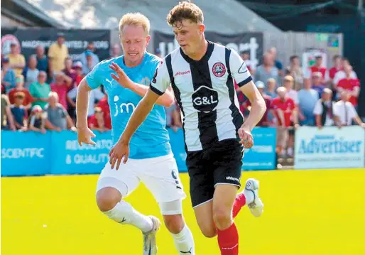  ?? ?? Magpies defender Sam Beckwith in action against York City on Saturday afternoon. He came close on a couple of occasions but couldn't prevent the hosts from slipping to a narrow 1-0 defeat. United also lost 2-0 at Southend on Monday. Photo: Grace Scott