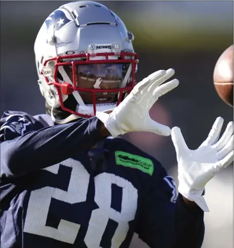  ?? CHARLES KRUPA — THE ASSOCIATED PRESS ?? New England Patriots cornerback Alex Austin grabs a pass during practice on Thursday. He’s a candidate to get more playing time Sunday.