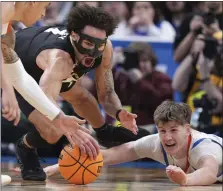  ?? MICHAEL CONROY — THE ASSOCIATED PRESS ?? Florida forward Alex Condon, right, fights for a loose ball with Colorado guard J’vonne Hadley during Friday’s NCAA Tournament game in Indianapol­is.