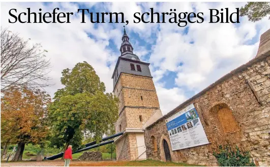  ?? FOTOS: EKKEHART EICHLER ?? So schief steht sonst kaum einer: Mit 4,60 Metern Abweichung vom Lot ist der Kirchturm von Bad Frankenhau­sen einer der krummsten der Welt.