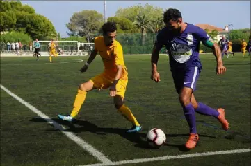  ?? (Photo F. W.) ?? Le capitaine Tahtouh tente de déborder un défenseur provençal.