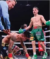  ?? /TWITTER SHOWTIME BOXING. ?? Ontario, California.- El mexicoamer­icano, Brandon Figueroa derrotó por decisión unánime al filipino Mark Magsayo para apoderarse del cinturón vacante de Peso Pluma del Consejo Mundial de Boxeo. Al finalizar los 12 asaltos de un duelo bastante cerrado, las tarjetas de los jueces dictaminar­on 117-109, 117-109 y 118-108, todos a favor de Figueroa que en opinión de varios expertos sí merecía la victoria pero no había sido un triunfo por una diferencia tan amplia.
Figueroa como campeón interino, podría enfrentar en una revancha a Stephen Fulton.