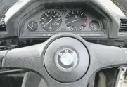  ??  ?? ‘Swingomete­r’ instant mpg gauge sits inside rev counter.