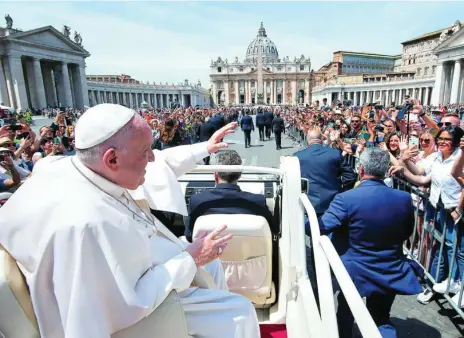  ?? EFE ?? El Papa Francisco celebró ayer a misa de canonizaci­ón de 10 nuevos santos tras el parón de la pandemia