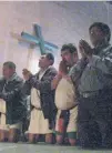  ??  ?? Fe.
La oración se dio en el marco del festejo de los 12 años de ordenación del sacerdote Sebastían López López.