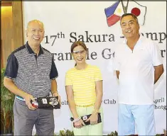  ??  ?? Rey Maclang, Helen Cruz and MGCC grounds committee chairman Ramon Regala