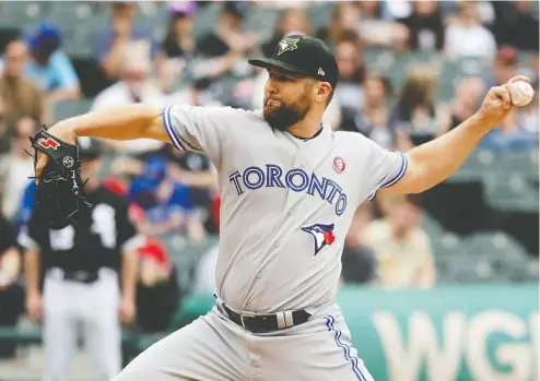  ?? NAM Y. HUH / THE ASSOCIATED PRESS ?? Toronto Blue Jays starting pitcher Ryan Feierabend — throwing a knuckler earlier this season in Chicago — was a hard-throwing former third-round draft pick in 2003. Feierabend says that without the trick pitch, he would “be sitting at home trying to find a job.”