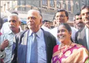  ?? Ravindra Zende ?? D S Kulkarni, along with his wife comes out of HC. Pic: