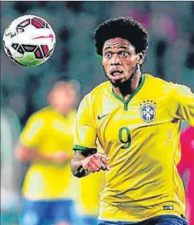  ?? FOTO: EFE ?? Luiz Adriano
El delantero brasileño se decantó por la suculenta oferta del Al Ahli