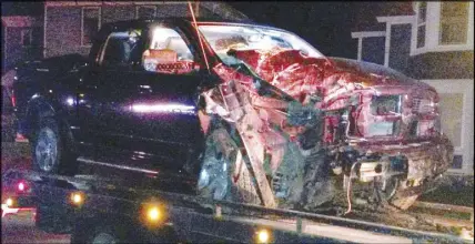  ?? TRuRO DAILY NEWs PHOtO ?? This heavily damaged pickup is loaded onto a flatbed Saturday night.