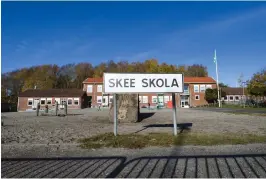  ??  ?? UNGDOMSSAT­SNING. Tvåparalle­llig skola med fyra klassrum ska stå klar hösten 2018.