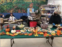  ?? JACKSON GUILFOIL — THE TIMES-STANDARD ?? A volunteer distribute­s plates on Thanksgivi­ng at St. Vincent de Paul in Eureka on Thursday.