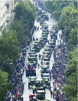  ?? EFE ?? Las tractorada­s han vuelto para protestar por la situación que atraviesa el sector agrario