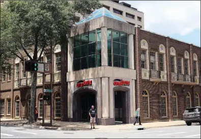  ?? Arkansas Democrat-Gazette/JEFF MITCHELL ?? The One Bank &amp; Trust headquarte­rs is shown Wednesday at 300 W. Capitol Ave. in Little Rock.