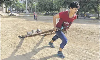  ?? SANJEEV SHARMA / HT ?? Neetu during a gruelling training session in Rohtak, Haryana.