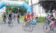  ?? FOTO: GERHARD RUNDEL ?? Die Teilnehmer der Tour de Barock traten kräftig in die Pedale.