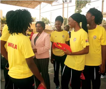  ?? EDUARDO PEDRO | EDIÇÕES NOVEMBRO ?? Ministra da Juventude e Desportos, Ana Paula do Sacramento, pediu conquista de medalhas