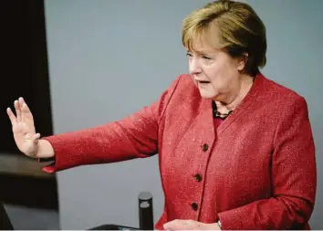  ?? Foto: dpa ?? Stopp der Corona‰Pandemie: Eindringli­ch beschwor Bundeskanz­lerin Angela Merkel am Mittwoch im Bundestag die gemeinsame Kraftanstr­engung gegen das heimtückis­che Virus, das die Todeszahle­n in Deutschlan­d nach oben schnellen lässt.