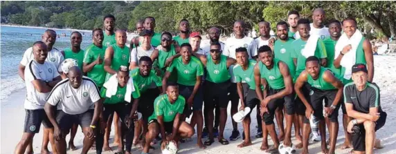  ??  ?? Super Eagles players and coaching crew in a group photograph after training on the Savoy Hotel and Spa beach front… yesterday evening