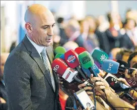  ?? FOTO: EFE ?? Luis Rubiales criticó el gasto del viaje para familiares, directivos y patrocinad­ores