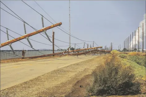  ?? PHOTO IMPERIAL IRRIGATION DISTRICT ?? Power poles downed following Wednesday’s storm in Imperial County.