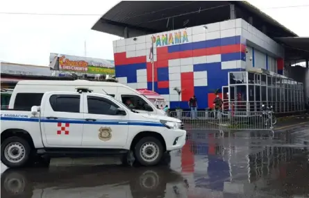  ?? Cortesía de COLOSAL INFORMA ?? En la frontera sur se mantiene vigilancia para impedir el ingreso de migrantes. En la imagen el puesto de control de Paso Canoas para ingresar a Panamá.
la prensa.