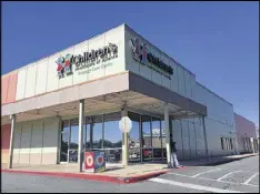  ?? JOHNNY EDWARDS / JREDWARDS@AJC.COM ?? Before his 2015 arrest, pediatrici­an Jose A. Rios worked at this Children’s Healthcare of Atlanta branch in the Plaza Fiesta shopping mall off Buford Highway.