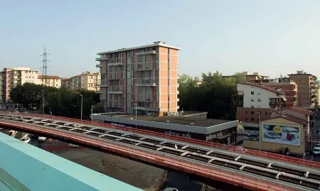  ??  ?? Il ponte della tramvia a Novoli dove è già avvenuta la posa dei binari