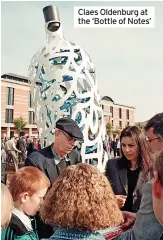  ?? ?? Claes Oldenburg at the ‘Bottle of Notes’