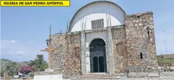  ??  ?? En la Villa de Tututepec de Melchor Ocampo, este inmueble tiene afectacion­es en 10 % de su estructura, pero ninguna de peligro para las personas, de hecho, el 12 de abril se celebró una misa por los mil 661 años de la fundación del pueblo.