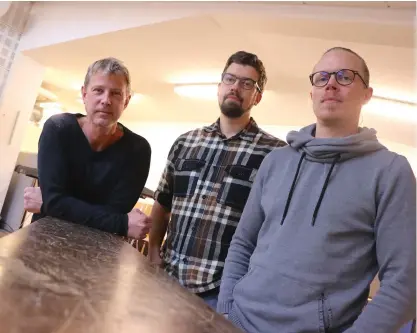  ?? BILD: KRISTIAN JOHANSSON ?? David Olsson, Peter Lange och Patrik Tammelin är lärare på Ytterbysko­lans musikprofi­l. De protestera­r mot att profilen ska läggas ner.