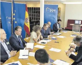  ?? EL PERIÓDICO ?? Reunión celebrada en Bruselas de las DO con eurodiputa­dos.