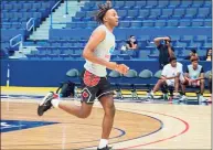  ?? David Borges / Hearst Connecticu­t Media ?? Avery Brown of Beacon Falls competes in Saturday’s Splash Day Elite Game at XL Center.