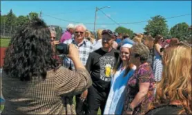  ?? ANDREW AURIGEMA — ONEIDA DAILY DISPATCH ?? The Vernon-Verona-Sherrill Central School Class of 2017commen­cement ceremony on Saturday at the high school.