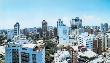  ?? HANSEL VáSQUEZ ?? Vista panorámica de edificios residencia­les ubicados en la zona norte de Barranquil­la.