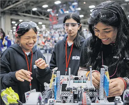  ?? VEX ROBOTICS ?? Concursant­s en una de les proves.