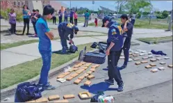  ?? TELAM ?? PRUEBAS. Las acusadas llevaban la droga oculta en valijas y bolsos.